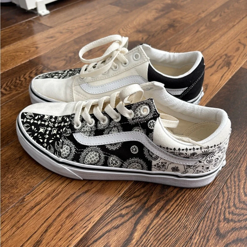 Vans Old Skool Split Bandana Sneakers in Black and White Unisex Mens 6/ Wmns 7.5